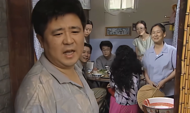 他早被国产剧“除名”了！普通人的“穷”都是为了给有钱人垫背