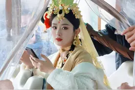 近20位明星cos王者荣耀！赵丽颖风情妩媚，娜扎似仙女，谢娜帅气图片