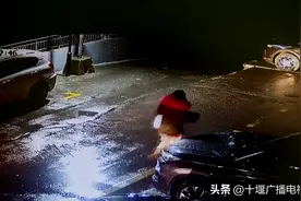 寒冷雨夜，十堰的姐用车灯温暖照亮乘客回家之路图片