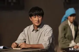 黄轩撰文登上人民日报，这才是大家最该追捧的明星。图片