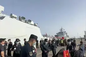 中国军舰荷枪实弹！开进红海！成功从苏丹撤侨！引多国赞叹！图片