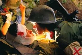 1986年老山战场照《死吻》：亲吻临终士兵的女战士张茹，后来如何图片