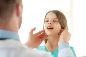 宝宝这两个地方出现的软疙瘩，即使不痛不痒也要注意图片