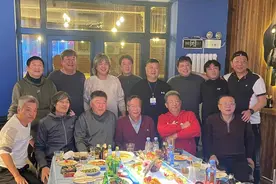 大连万达9位功勋球员小聚，正副队长+赵琳斯基到位！看看还有谁？图片