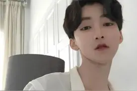 女网红花百万变性整容，火爆网络图片