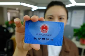 12月前后，养老金发放方式有变，发到社保卡，谁能保留存折发放？图片