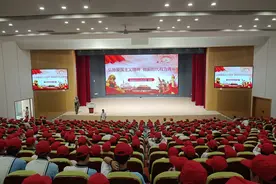 开学第一课 咱老兵宣讲团来上图片