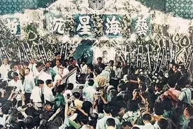 1973年李小龙去世，运回美国时棺椁破裂、漏液，42年后丁佩谈死因图片
