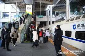新疆恢复7对进出疆及疆内旅客列车图片