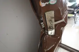 惊险的19分钟！女童翻出8楼窗外，银川消防迅速出动成功救援！图片