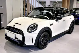 2.0T自动挡油耗6.2L，宝马家的小型代步车，原装进口，带你看MINI图片