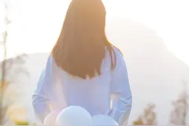 女人给你发以下五种信息，多半是等你来“泡”，别不懂图片