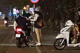 讨好情人，越南女子将10岁女儿送上对方的床，暗访河内“红灯区”图片