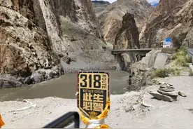 摩旅骑士在路上，保持热爱奔赴山海图片
