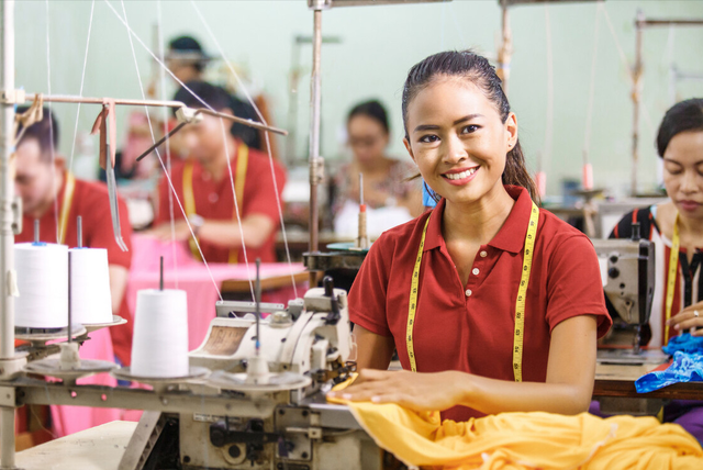 家家住别墅开豪车，全国第一村华西村，为何会“富极而衰”？