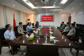 河南省洛阳市偃师区委书记带队开展“八一”走访慰问图片