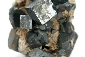 一文了解钙钛矿三大优劣势，解析钙钛矿的过去、现在与未来图片