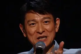 60岁刘德华演唱会：华仔哭了，纪录破了，娱乐圈未解之谜解开了图片