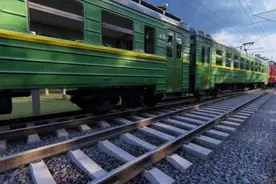 我国行程最远的一趟火车，单程5166公里，跑一趟要3天3夜图片