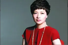 她16岁做餐厅服务员，46岁拥有150家饭店，年营业额20亿图片