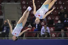 蹦床世锦赛英国队包揽男女单跳团体金牌 张欣欣/胡译乘头名晋级决赛图片