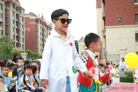 今年“六一”，给孩子做一件环保衣，来一场环保时装秀吧！图片