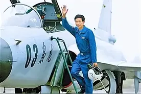 战机空中停飞，试飞员放弃跳伞，坚持带回战机，挽回我国上亿损失图片