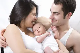 刚出生的新生儿可以拍照吗？给婴幼儿拍照可以像给大人那样吗？图片