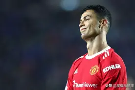 C罗对主裁出言不逊染黄！1分钟后越位制造角球，让切尔西主帅暴怒图片