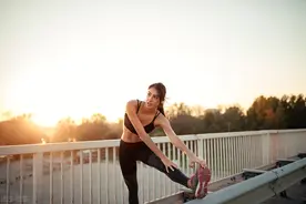 为什么女士别拒绝练腿？5个动作增肌塑形，塑造出色臀腿曲线图片