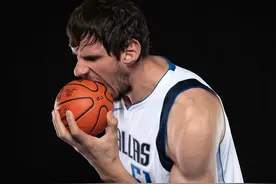 0分钟0+0+0+0！2米24巨人博班，在季后赛直接被主帅弃用！为什么图片