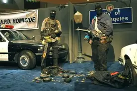 美国史上最惨烈的银行抢劫案，悍匪提5把机关枪扫射警察！纪录片图片