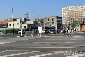 现场 | 北京通州宋庄小堡村只进不出，餐馆全部暂停营业图片