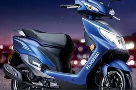 油耗低，性能可靠的豪爵UCR100小踏板，适合城市通勤代步的神器？图片