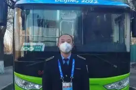 在人群里多看了一眼！服务冬奥不能相聚的父女这样“重逢”图片