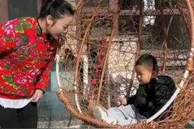 41岁草帽姐被疑怀二胎！穿紧身衣肚大如箩孕味十足，本人火速回应图片