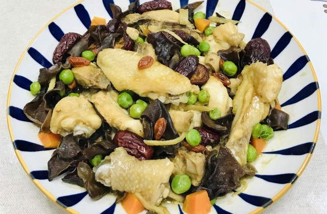 黑豆排骨花胶汤 黑豆花胶排骨汤的功效