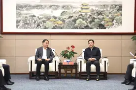 张兆祥与云南省委常委、昆明市委书记刘洪建，市委副书记、市长刘佳晨会谈图片