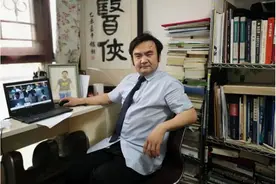 湖北女孩高考前吞药自杀，洗胃后脑死亡，女医生想起一事将她救活图片