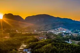 我国最大的“天然卧佛”，全长5公里横跨两省，头在广东脚在江西图片