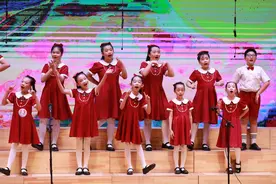 声乐类班级合唱决赛：节目和声悠扬 引人入胜 | 2023年海口市中小学生艺术展演活动图片