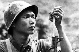 越战中，越军闻风丧胆“三棱军刺”被淘汰，是太残忍还是不实用？图片