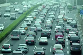 4月1日起，机动车实行“3+3”新规，包括车牌互换，车主：真方便图片