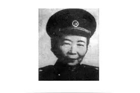 新中国第一位女将军图片