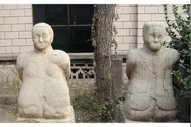 2005年，汪精卫儿子回国扫墓，看到父母的跪像后，含泪说了8个字图片