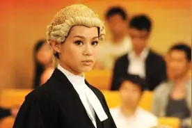 香港已回归24年，为何还脱不掉“滑稽”的假发？是时候摘下了图片