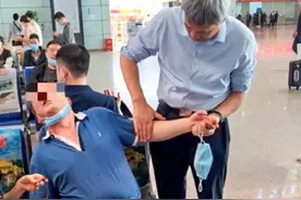 乘客突发疾病，河南老中医紧急施针救回…图片