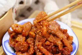 在家做糖醋里脊，糖醋汁记住3：2：1的比例，和饭店做的一样好吃图片