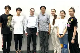 中戏18届迎来毕业季，易烊千玺成为优秀中戏校友，网友：他担得起图片