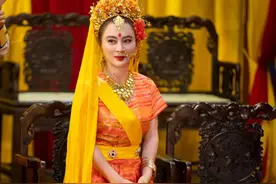 最美甜歌天后，爆红后抑郁自杀，嫁给富商屡被离婚，卖唱令人唏嘘图片